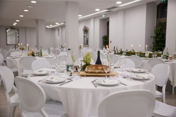 Domaine de Montcausson grande salle de mariage conviviale