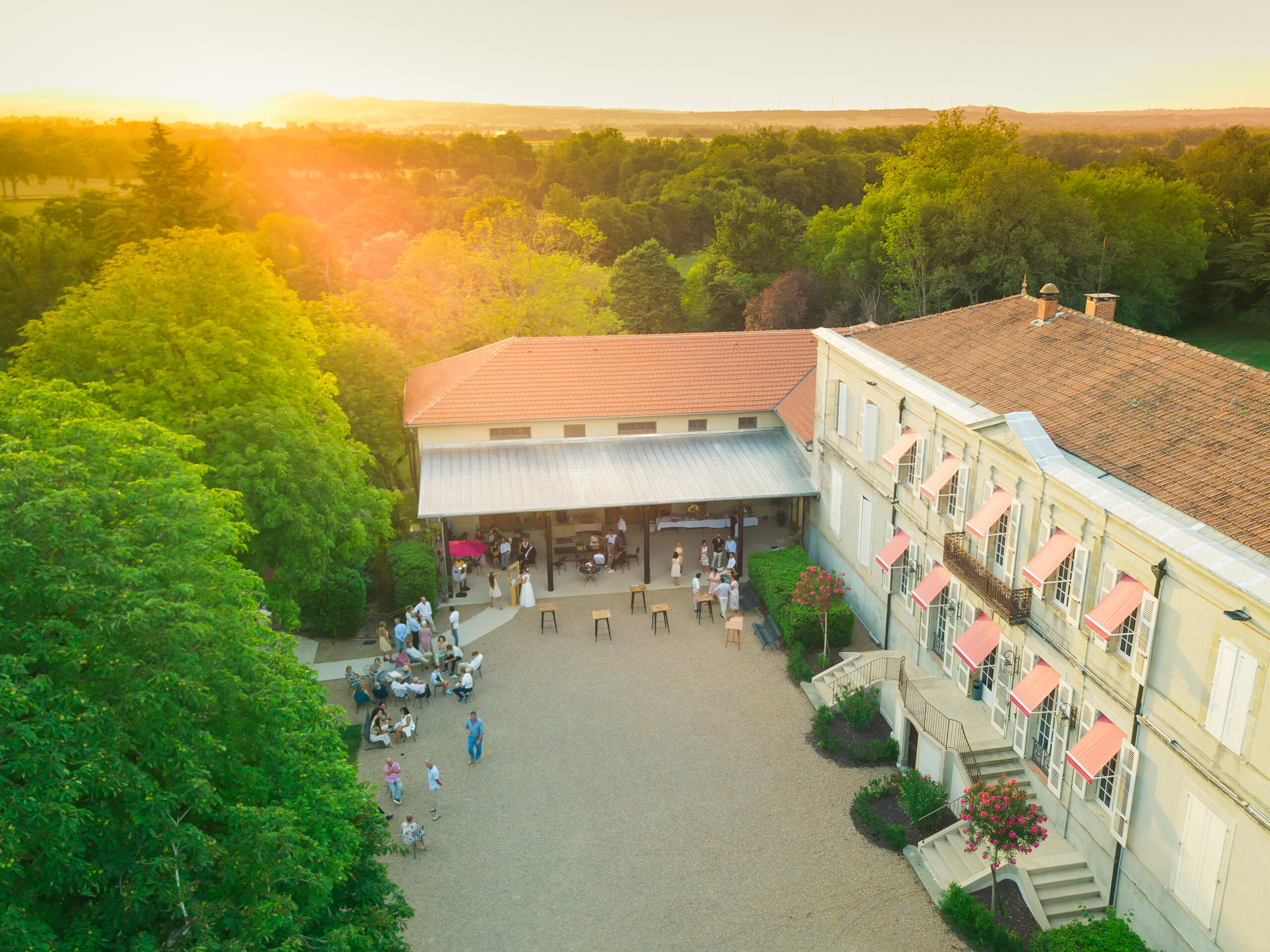 Vue d'ensemble du domaine de Montcausson et de sa cour